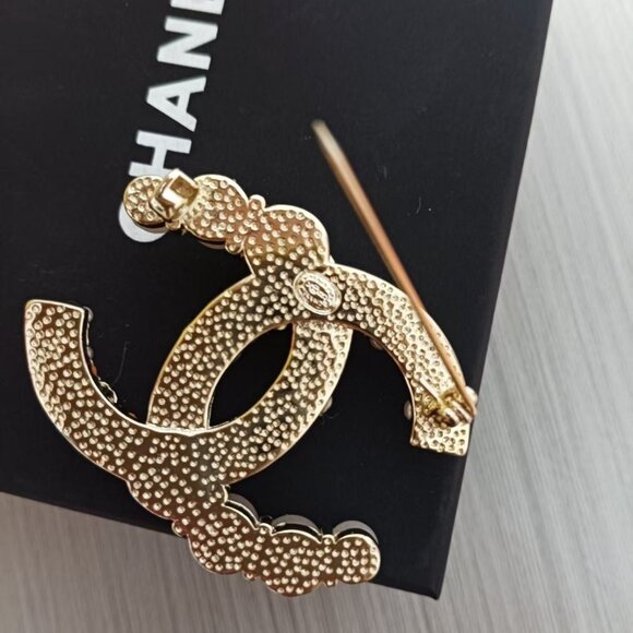 Chanel classic double C large pearl brooch - Picture 4 of 5